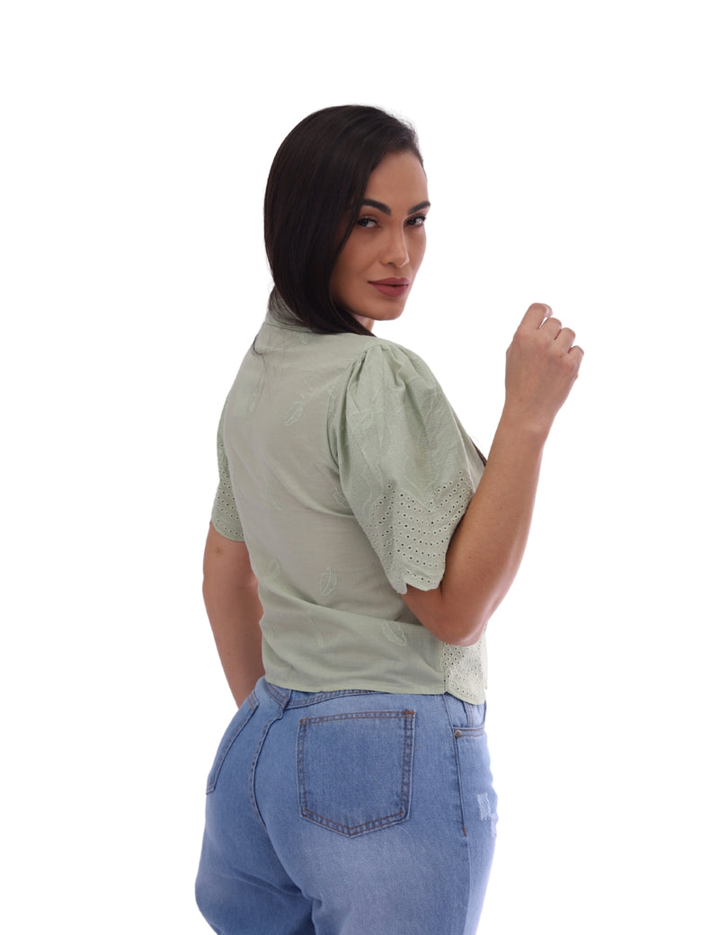 Blusa Feminina Estilo Camisa com Relevo Floral