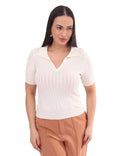 Blusa Feminina Polo Tricot com Textura Canelada e Gola V