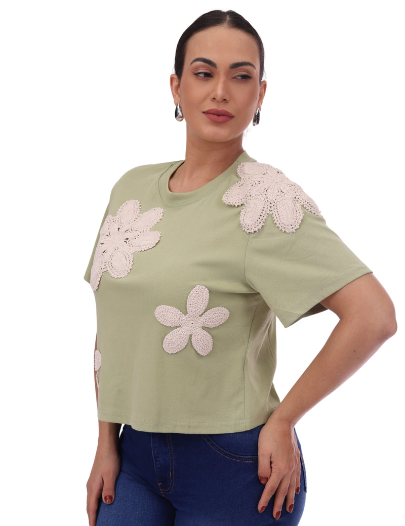 Blusa Feminina com Aplique Floral em Crochê