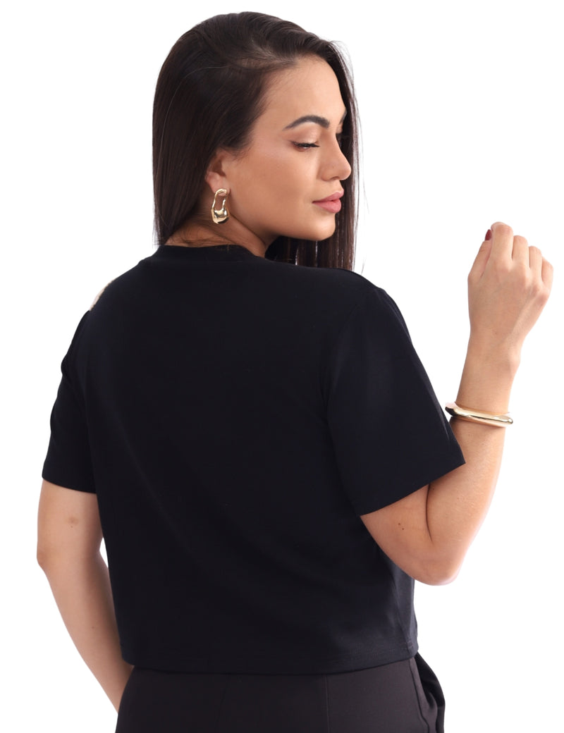 Blusa Feminina com Aplique Floral em Crochê