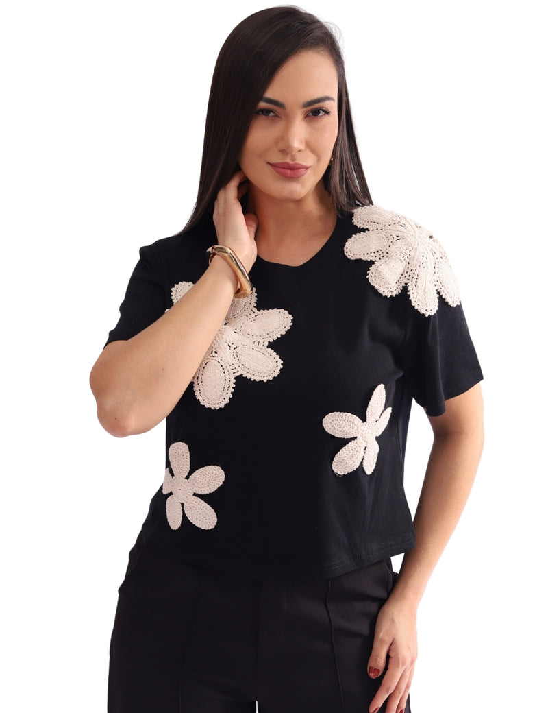 Blusa Feminina com Aplique Floral em Crochê