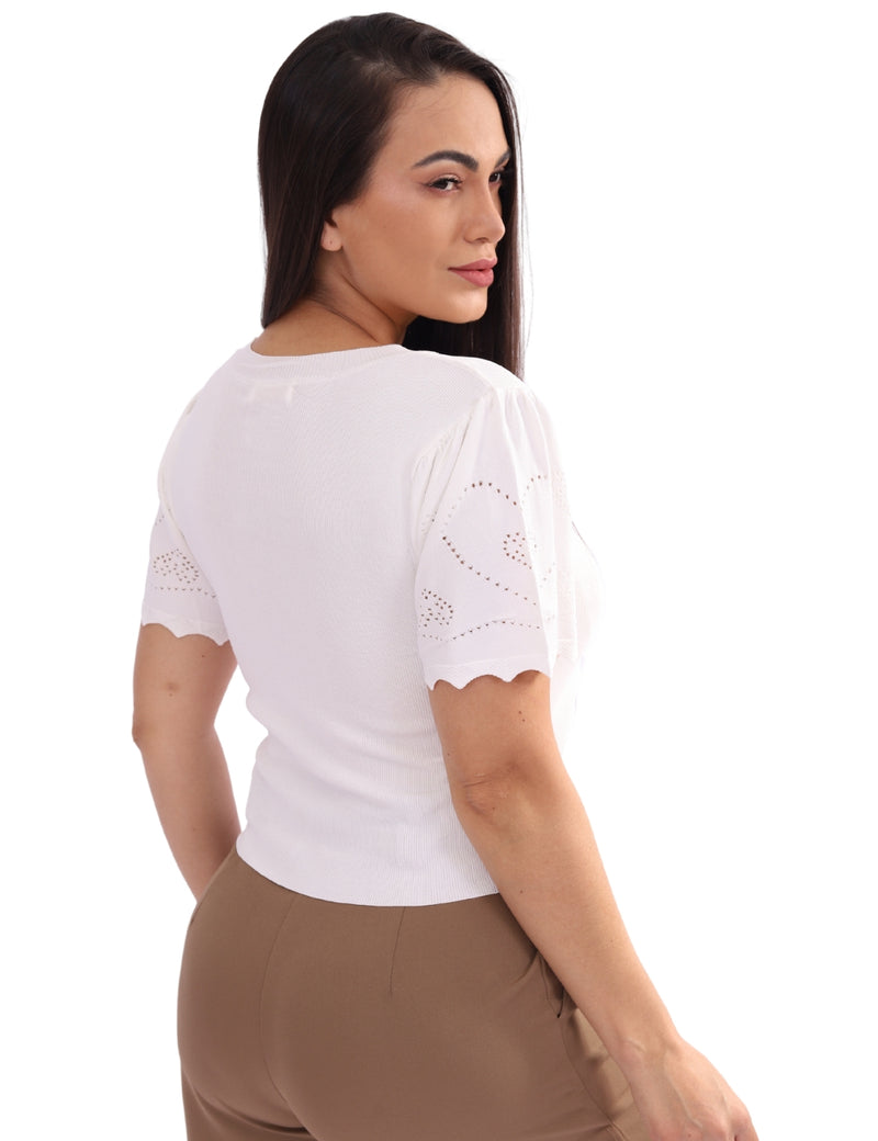 Blusa Feminina em Malha com Manga V Cut e Detalhes Vazados