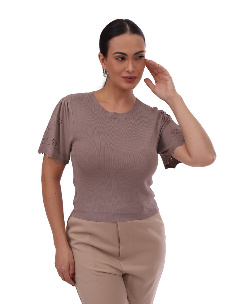 Blusa Feminina em Malha com Manga V Cut e Detalhes Vazados