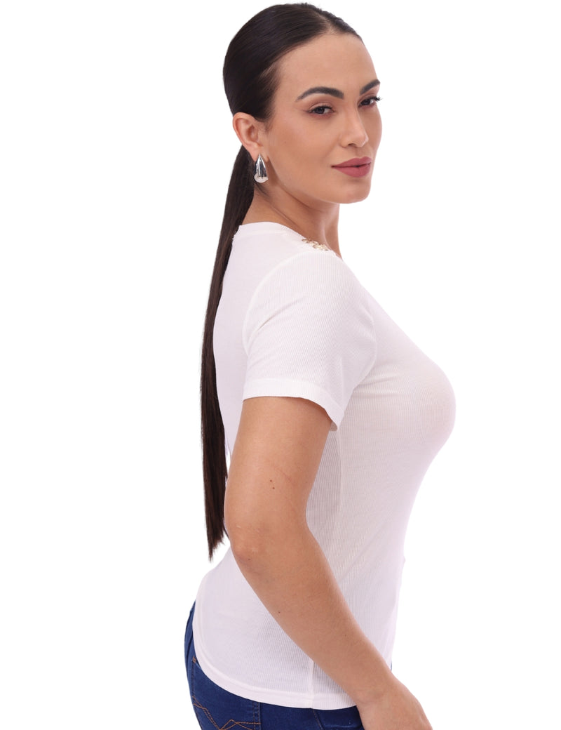 Blusa Feminina Canelada com Botões Dourados no Ombro