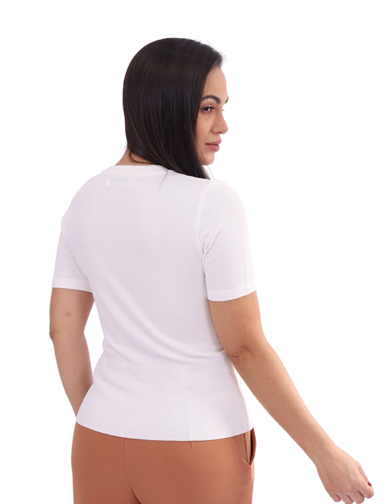 Blusa Feminina em Modal Gola Canoa e Barra Com Botões