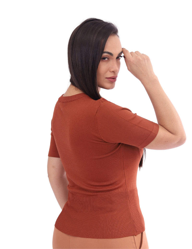 Blusa Feminina em Modal Gola Canoa e Barra Com Botões