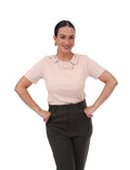Blusa Feminina Com Detalhe de Laços na Gola